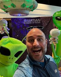 26.2 COMPLETE! And this race loved the catcalls! Nice splits! Way to peel  away the miles I need potassium right now (While eating a banana) you  carnivore Fave: momma? He's a banana?