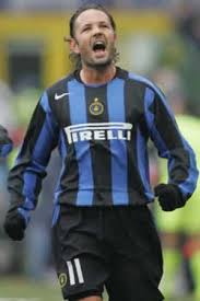Fc internazionale * feb 20, 1969 in vukovar, jugoslawien (sfr) Sinisa Mihajlovic Amplia Su Contrato Con El Inter Hasta 2006 Mediotiempo