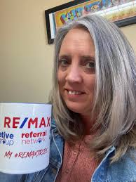 It's Monday, my favorite day is the week, the sun is shining and I have  coffee in hand! I'm ready to take