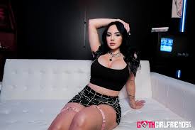 ▷ Nika Venom in Nika Venom Enjoys Passionate Sex And Creamy Cum (Photo 4) |  Spizoo