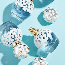 Marc jacobs daisy dream t. Marc Jacobs Daisy Dream Eau De Toilette 30 50 100ml Fragrance Direct Marc Jacobs Perfume Blue Perfume Perfume