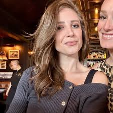 I always try and stay away from hinge profiles of 35+ ladies that answer  the