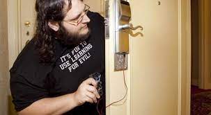 The card typically, but not always, has identical dimensions to that of a credit card or american and eu driver's license. Digital Lock Picking This Simple Arduino Hack Opens Millions Of Hotel Keycard Doors Null Byte Wonderhowto