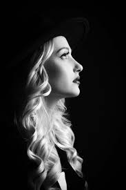 Anna_hafner_ in interview: About social media, festivals & surfing