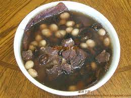 双豆汤 黑豆珍珠豆汤 这是网友bong kimlang和网友leong mun yi的合体汤 哈哈 原本是要煲bong分享的黑豆雪梨汤还有muny分享i的老黄瓜珍珠豆汤 结果从巴杀回来后才 发现家里没有雪梨了 老黄瓜也忘记买 所以就煲这个合体汤 recipes soup recipes curry soup