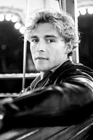 Christopher: »Det er jo ikke cool at ryge hash, have ansigtstatoveringer og  køre spritkørsel i sin Aston Martin«