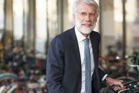 Erik johan anton (erik) scherder (amsterdam, 1 december 1951) is een nederlandse hoogleraar neuropsychologie die verbonden is aan de vrije universiteit in amsterdam (vu). De Evidentie Ligt Op Straat