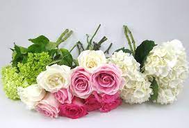 Step By Step Bouquet Tutorial Roses Hydrangeas Diy Wedding Bouquet Diy Wedding Bouquet Tutorial Wedding Bouquets Pink