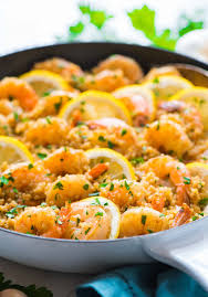 Easy Garlic Shrimp With Quinoa And Lemon Like Shrimp Scampi But Healthier With Extra Protein From The Quinoa Garlic Shrimp Shrimp And Quinoa Seafood Recipes
