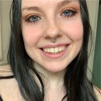 Amanda Munn's Instagram, Twitter & Facebook