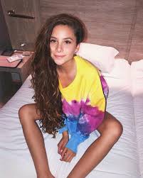 La cantante camila gallardo habría sido detenida la madrugada de este domingo durante una fiesta clandestina, así lo informó el. Pin De Shuli En Cami Gallardo Camila Gallardo Cabello Hermoso Look De Cabello