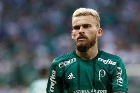 Brezilya serie a ekiplerinden palmeiras, santos'la sözleşmesi sona erecek lucas lima ile anlaştığını resmen duyurdu. Palmeiras Felipao Dara Mais Chances Ao Meia Lucas Lima Las Alternativas