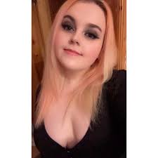 🦄 Barbie Dreams : Revs Edition 🦄 Our icon Paris Hilton sipping