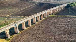 Pope innocent xii was born here in the castle of the pignatelli family, now destroyed. A Spinazzola Sorge Il Ponte 21 Archi Un Viadotto Fantasma