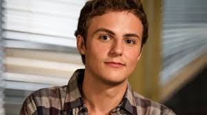 Foto: Jonas (Murilo Benício) anuncia que Danilo (Miguel Roncato) é o  primeiro elimonado do reality show, em 'Geração Brasil'