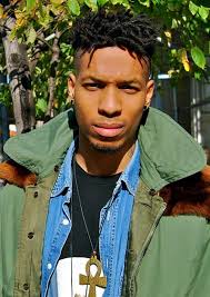 Donnez du style a votre coupe de cheveux afro femme ou afro homme et vivez pleinement la mode. High Top Taper Fade Dreads Novocom Top