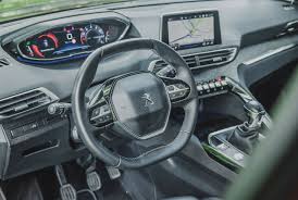 A spectacular, almost futuristic dashboard. Peugeot 3008 2016 Und 5008 2017 Im Vergleich Test Preise
