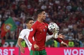 وفي المباراة الأولى يتواجه منتخبا هولندا والتشيك والتي لا تقل أهمية وقوة عن مواجهة بلجيكا والبرتغال، وجاء تأهل الطواحين بالعلامة الكاملة وصدارة المجموعة الثالثة. Wun36ura0cio4m