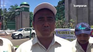 Aksi Pegawai Kiani Kertas di Depan DPR Menuntut Prabowo