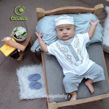 Pada intinya, sembari mempersiapkan segala kebutuhan si kecil setelah ia lahir nanti. Harga Anak Laki Pakaian Bayi Pakaian Anak Perempuan Baju Muslim Terbaik Agustus 2021 Shopee Indonesia