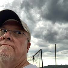 Bengals QB Burrow arriving for MNF. Bob's wardrobe?