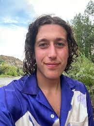 Hi! I'm moving to Boulder for grad school in the fall and looking for a  studio or a room in a house starting in July or August! I love the  mountains (especially