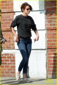 Kristen Stewart Opens Up About Clouds Of Sils Maria Irony Kristen Stewart Hair Kristen Stewart Short Hair Kristen Stewart Style