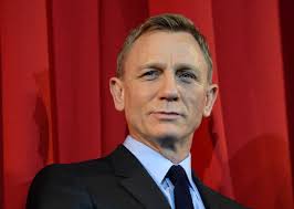 The gown had a stunning old hollywood feel that made her look every bit the starlet. 13 Dinge Die Man Uber Daniel Craig Wissen Muss