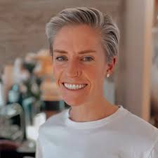 🇮🇪🩺🪧 Kathleen Florence Lynn (1874–1955) was an Irish doctor, activist,  and revolutionary who broke barriers in both medicine and politics. Born in  County Mayo, she became one of Ireland's first female physicians