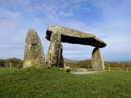 The welsh people are famous for their voices and love to music. Blitzlichter Wales Land Und Leute Ein Blick Auf Die Waliser Wales Burg Menhir
