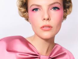 Now Online, SIXTIES Beauty Edit, with @connieallisat @thesquadmanagement  photographed by @matthew__minton Styled by @tashaarguile Makeup by  @annainglishall_makeup at @stellacreativeartists Hair by @tarikbennafla at  @stellacreativeartists Casting by ...