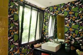 Für die sanitärbereiche eignet sich. Ein Kleiner Raum Kommt Ganz Gross Raus Design Tapeten Fur Die Toilette Wc Blog Inspiration Tapeten Der 70er