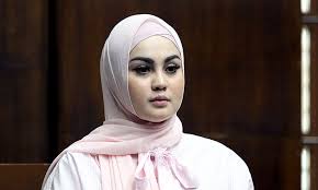 Tak disangka umi pipik akui punya utang ke rina gunawan, ia menangis sebut ini, ternyaata punya hubungan dekat, umi pipik kenang sosok alm rina gunawan #umipipik beredar foto muda umi pipik bertangtop merah,netizen malah fokus kebagian tubuh ini, itu asli ya. Waktu Muda Uje Punya Banyak Pacar Sahabat Tak Pernah Dengar Nama Jennifer Dunn Jpnn Com
