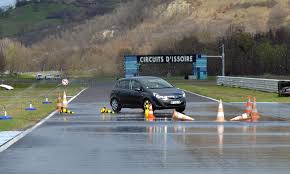 Un tour en caméra embarqué fais au circuit d'issoire le 28 juillet 2018 lors d'un trackday avec nomad pilotage.ma première fois a volant d'une porsche, donc. Formation Securite Routiere A Issoire Pres De Clermont Ferrand