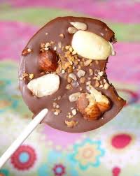Sucettes Au Chocolat Comme Des Mendiants Cuisimiam Sucette Chocolat Mandiant Chocolat Chocolat