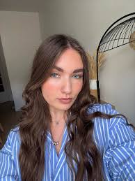 Hi, I'm Mia I'm 18 from Manchester, England and I've got 2 years of  experience working in hospitality. I work well and calmly under pressure  and I'm moving to Melbourne at the