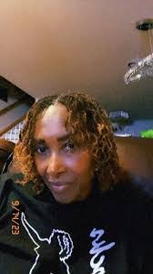 Sandra Waller's Instagram, Twitter & Facebook