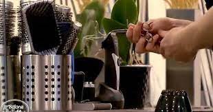 Des Accessoires De Cheveux Necessaires Pour Un Salon De Coiffure Comme Des Peignes Et Des Brosse A Cheveux Qui Sont Da Espresso Machine Image Make It Yourself