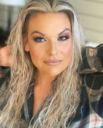 Candice Tipton's Instagram, Twitter & Facebook