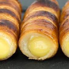 Cannoncini di sfoglia alla crema cosa c'è di meglio che gustarsi un cannoncino in un momento di pausa oppure per tirarsi un po' sù il morale? Cannoncini Alla Crema Picture Of Foodjoy Sweet Bakery Cantu Tripadvisor