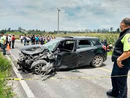 Un joven motociclista aparentemente perdió el control de su biciclo en una curva y fue a chocar por un árbol. Choque Frontal En San Bernabe Provoca La Muerte De Dos Personas