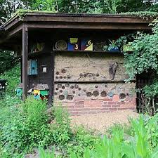 Naturgut Ophoven Bienenhaus Mit Lehmwand Und Boden Gartenkunst Insektenhotel Bienen