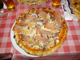 Troverete inoltre, uncinetto, tombolo, filet a rete, lavori a maglia e ricamo a mano. Pizza Tirolese Con Farina Integrale Picture Of Ristorante Pizzeria La Ragazza Milan Tripadvisor