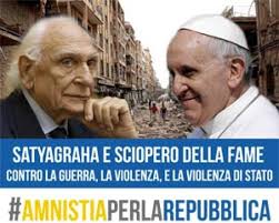 Marco pannella annuncia la ripresa dello sciopero della fame «per la legalità, per la costituzione, per l'amnistia, come da prepotente urgenza sollevata dal capo dello stato». Il Papa Telefona A Marco Pannella Per Chiedergli Di Interrompere Lo Sciopero Della Sete E Lui Accetta Politica