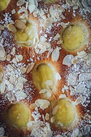 Fluffiger hefeteig ist vielseitig einsetzbar. Puddingkuchen Hefeteig Vom Blech Zucker Zimt Und Liebe