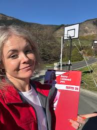 🏀 In Marsden Valley this weekend I came across this community-made  basketball hoop, and met an awesome young netballer who politely asked me  if we could get a real one. She's not
