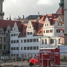 Die barocke dreikönigskirche dresden von 1732 wurde 1989/90 wiederaufgebaut und ist heute heimat verschiedener kirchlicher einrichtungen. Haus Der Kathedrale Arstempano