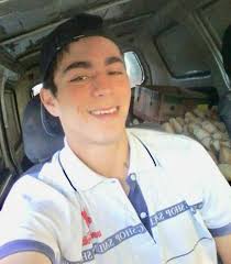 CÉSAR DAVID RINCÓN SALDARRIAGA ("Amor de Hermanos" TATUADO EN BRAZO DER.;  ESPADA CON PERGAMINO PIERNA DER): COLOMBIANO DE 31 AÑOS, DELGADO, 1,69 MTS,  BLANCO, OJOS NEGROS, PELO NEGRO. SE PERDIÓ EL 08/09/2019