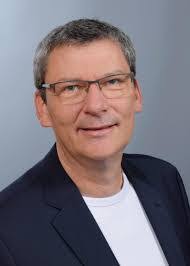 Peter Kull's Instagram, Twitter & Facebook