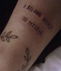 Còn những người thích mẫu hình xăm mini thì những vị trí như cổ tay, cổ chân, ngón tay, sau gáy, mu bàn tay,… đều là vị trí hoàn hảo để bạn thể hiện hình xăm. Hinh XÄm Chá»¯ Y NghÄ©a Vá» Tinh Yeu Buá»n Bi Quyáº¿t LÆ°u Giá»¯ Ká»· Niá»m Äa CÅ© Feminist Tattoo Tattoos New Tattoos